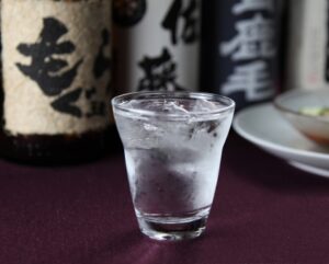お酒はまず割り方を覚えよう！グラスの空き方に注意するとスムーズ