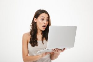 パパ活で個人情報をばらされた女性