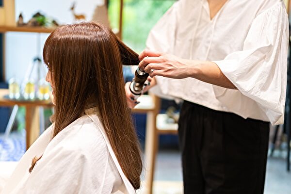 美容師の副業はヘアメイク派遣TRY18！仕事終わりに1万円以上稼げる